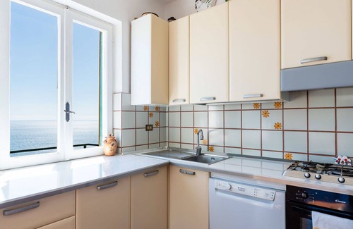 Ospedaletti House | Stunning villa for 7 people with WIFI, private pool, TV and terrace