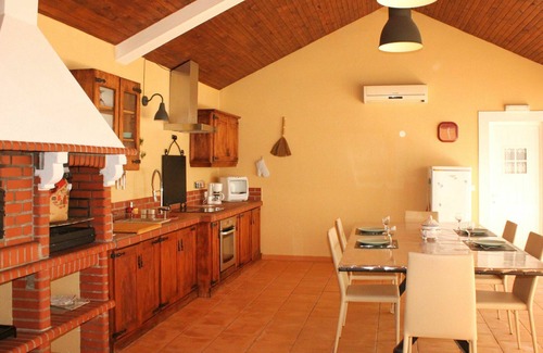 Montijo House | Stunning villa for 6 people with A/C, WIFI, pool, TV and terrace