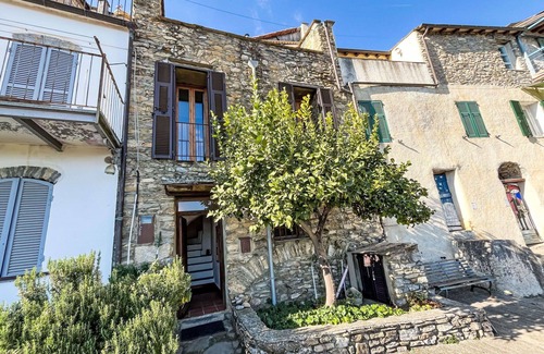 Valloria House | Stunning villa for 4 people with WIFI, terrace and panoramic view