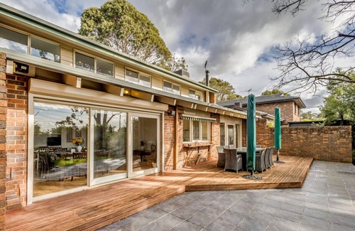 Wheelers Hill House | Stunning Villa near Wildlife Parks and Forests