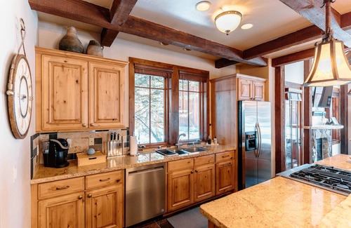 Homewood Villa | Stunning Villa right on the Lake