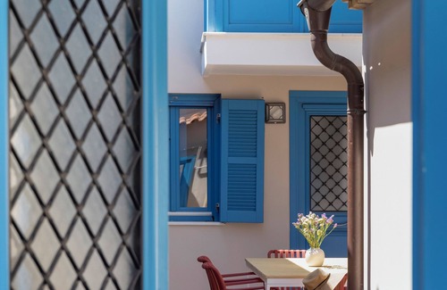 Athens City Centre Villa | Stunning Villa steps away from the Acropolis