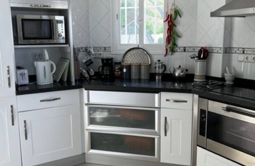 Los Romanes Villa | Stunning Villa with a Private Pool, Panoramic views of Lake Vinuela