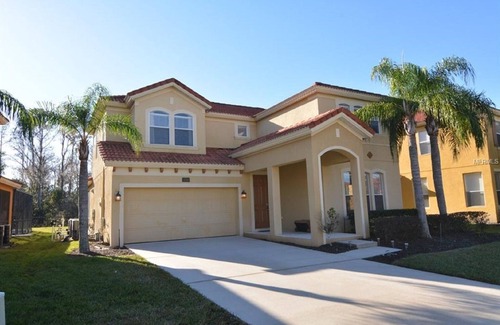Bellavida House | Stunning villa with south facing pool and spa with no immediate rear neighbors
