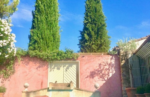 Oppede House | Stunning village house far reaching views, in the heart of historic village