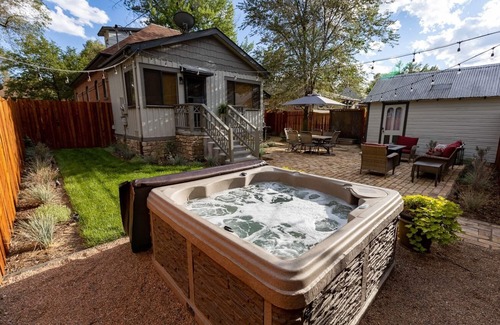 Canon City House | Stunning Vintage Victorian-Era Cottage - Walk to train/river/park/downtown.
