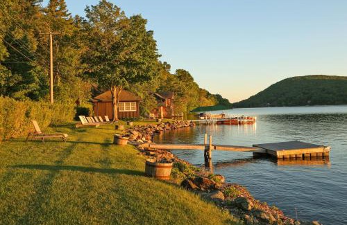 New Preston House | Stunning Warren Lakefront Home Deck, Grill, Sauna