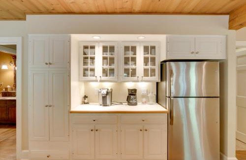 New Preston House | Stunning Warren Lakefront Home Deck, Grill, Sauna