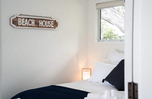 Tauranga Apartment | Stunning Waterfront Apart | w/Balcony | Full Kitchen