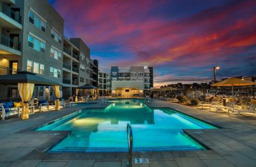 Glendale Sports and Entertainment District Apartment | Stunning Westgate CozySuites by stadium w/pool 11