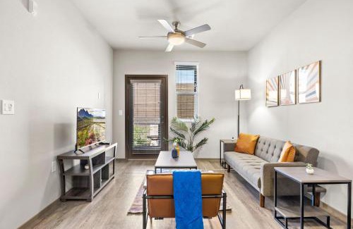 Glendale Sports and Entertainment District Apartment | Stunning Westgate CozySuites by stadium w/pool 11