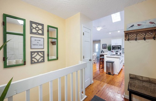 Westlake Corner House | Stunning Wide-Water Views, Private Dock, Spacious Deck, Kayaks & Paddle board