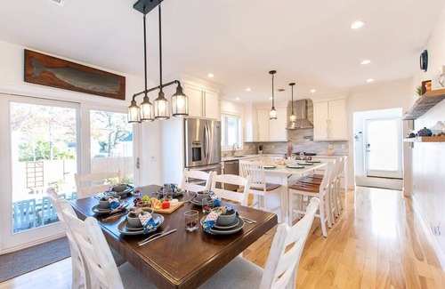 South Yarmouth House | Stunningly Decorated Home with Hot Tub!