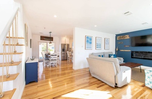 South Yarmouth House | Stunningly Decorated Home with Hot Tub!