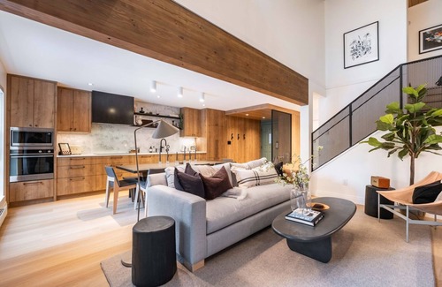 Blackcomb Condo | Stunningly renovated | Walk to Blackcomb | Private Garage | Pets