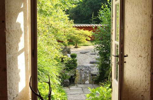 Verteillac House | Stunningly stylish family venue with huge Iiving space, pool & outdoor kitchen