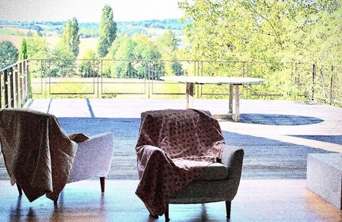 Verteillac House | Stunningly stylish family venue with huge Iiving space, pool & outdoor kitchen