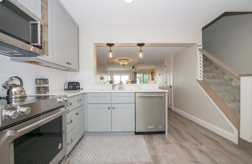 Hilton Head Island Condo | Stunningly Updated Villa with Tennis Access! Steps to Coligny