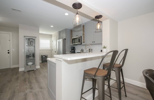 Hilton Head Island Condo | Stunningly Updated Villa with Tennis Access! Steps to Coligny