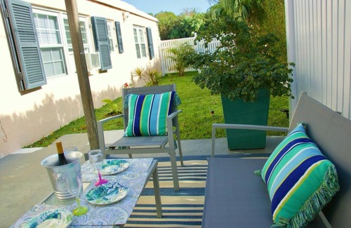Paget Apartment | StunningModernApt StepsToBeach LargePool Central