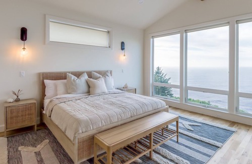 Neskowin House | Stupendous Ocean Views, King Suites, Gourmet Kitchen, Game Room, Sauna, Hot Tub