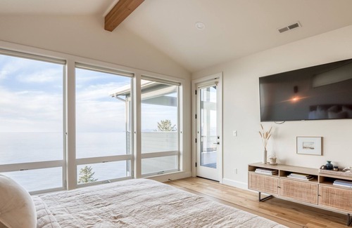 Neskowin House | Stupendous Ocean Views, King Suites, Gourmet Kitchen, Game Room, Sauna, Hot Tub