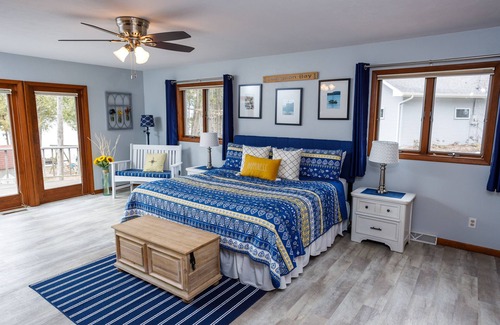 Sturgeon Bay Cabin | Sturgeon Bay Waterfront home- Second Story deck for sunsets!