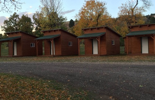 Sturgis Cabin | Sturgis Camping Cabin with Queen Bed