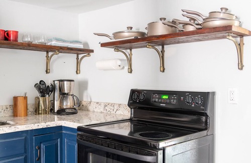 Central Carrollton Association Apartment | Style-Charm-Comfort Near Audubon Park