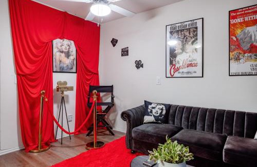 Los Feliz Apartment | Style, Peace, Comfort in N Hollywood Next to Burbank Free Indoor Parking and Wifi