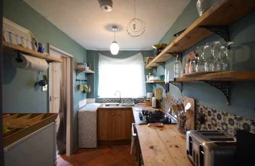 Cheetham Hill Apartment | Stylish 1-Bed Retreat with Garden & Rustic Kitchen
