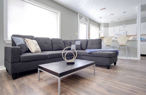 Mapleton/Fall Creek Apartment | Stylish 1 Bd Indy Apt, Perfect for Gen Con!