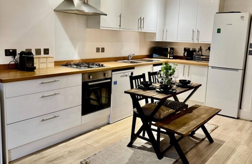 Limehouse Apartment | Stylish 1 bed apartment - Sleeps 4 & Free Parking