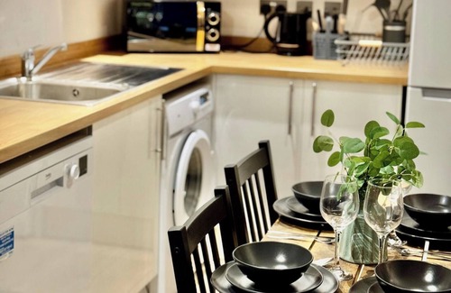 Limehouse Apartment | Stylish 1 bed apartment - Sleeps 4 & Free Parking