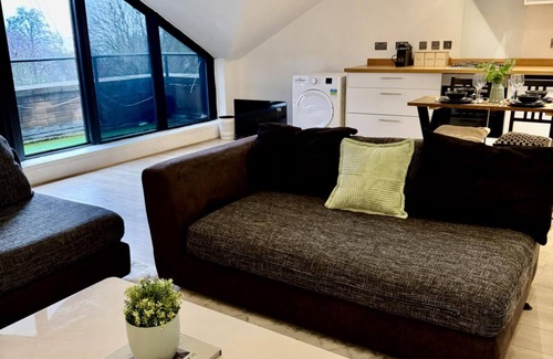 Limehouse Apartment | Stylish 1 bed apartment - Sleeps 4 & Free Parking