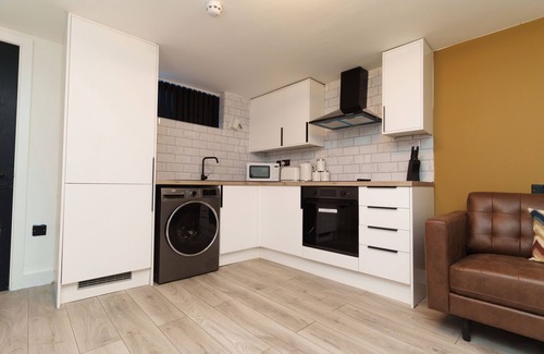 Chapeltown Apartment | Stylish 1 bed Apt with Smart TV Sleeps 4 in Leeds