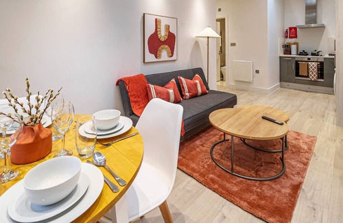 Rushmoor District Apartment | Stylish 1 Bed Flat | Pet-Friendly & Near Station