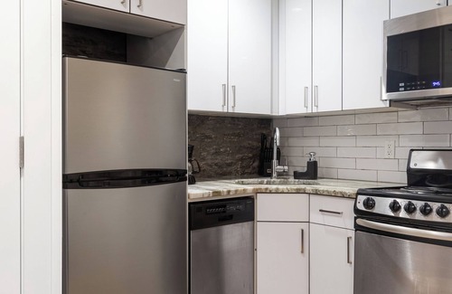 Upper Manhattan Apartment | Stylish 1 Bedroom 25 min to Time Square Perfect For couples + Families