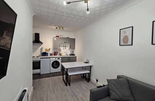 Bridgend Apartment | Stylish 1 Bedroom Flat near Bridgend Town centre