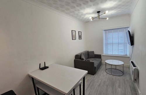Bridgend Apartment | Stylish 1 Bedroom Flat near Bridgend Town centre
