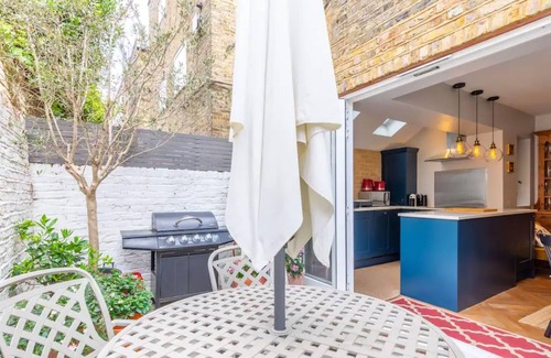 Fulham Broadway Apartment | Stylish 1 Bedroom Flat in Fulham with Patio
