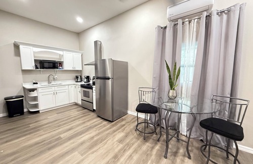 Highpoint House | Stylish 1-BR Hideaway close PIE airport