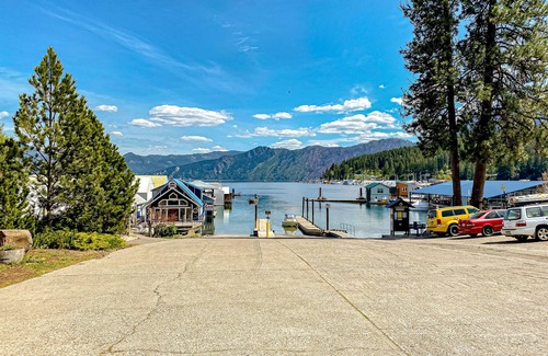 Bayview House | Stylish 1950s cottage with large deck, grill, full kitchen, & free WiFi