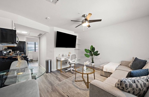 Peaceful Valley Apartment | Stylish 1B1B Oldtown Scottsdale