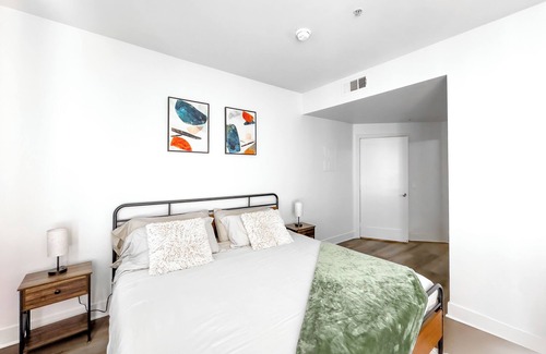 Marina del Rey Bed & Breakfast | Stylish 1bd apt in Marina Del Rey w FREE parking