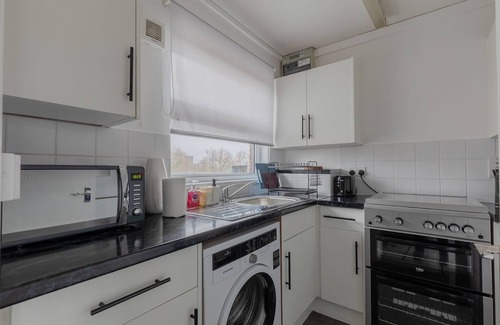 Livesey Apartment | Stylish 1BD Flat with Shard Views, Near Bermondsey