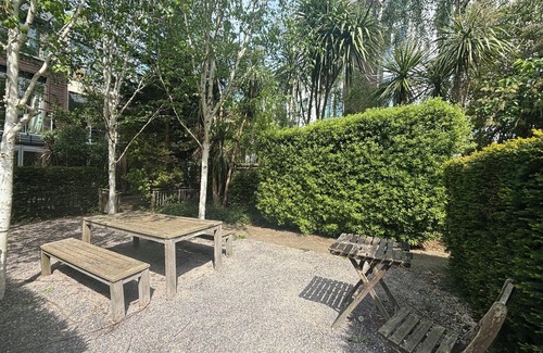 Larkhall Apartment | Stylish 1BD Flat in Gated Community, Clapham