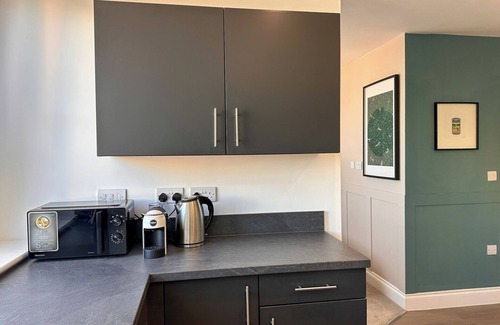 Wakefield Apartment | Stylish 1BD Flat, Calm, Light-Filled and Central