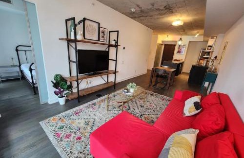 Fashion District Apartment | Stylish 1BDR Loft with Office Space in the Heart of Toronto