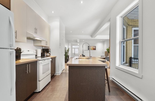 La Petite-Patrie Apartment | Stylish 1Bedroom /1Bathroom in Plateau Mont-Royal